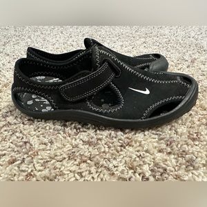 NIKE kids sandals like new Size 1